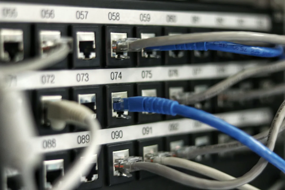 Patch panel z UTP kabli
